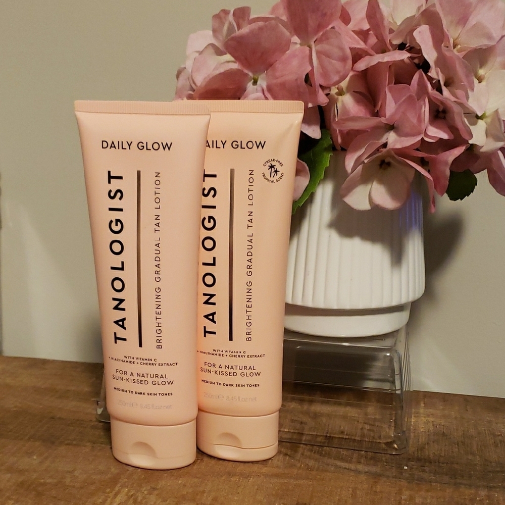 Tanologist Daily Glow Brightening Gradual Tan Lotion - Pink